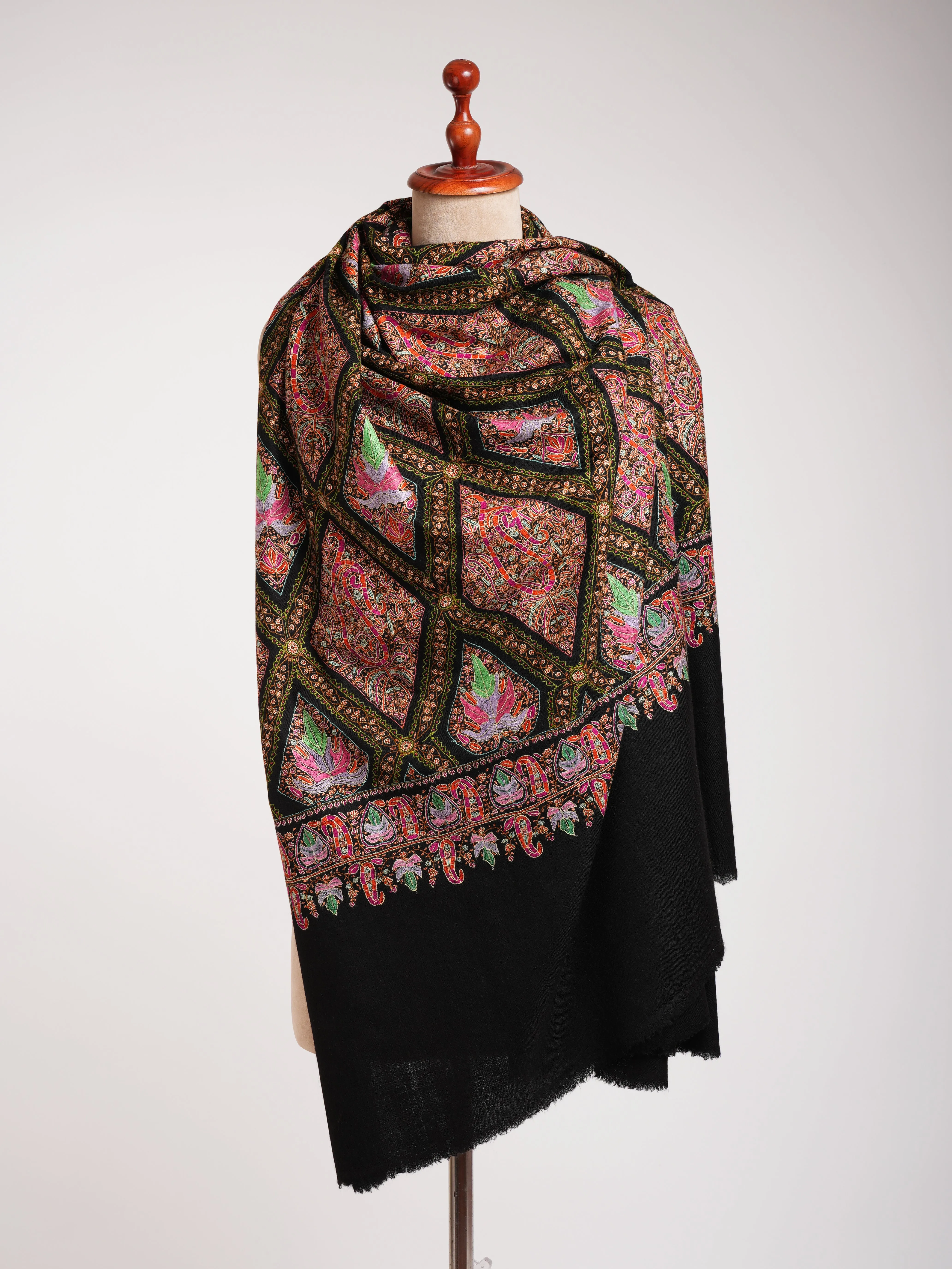 Black Sozni Chinar Embroidered Pashmina Jamavar Shawl